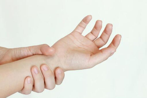 産後に手首が痛くなっていませんか？